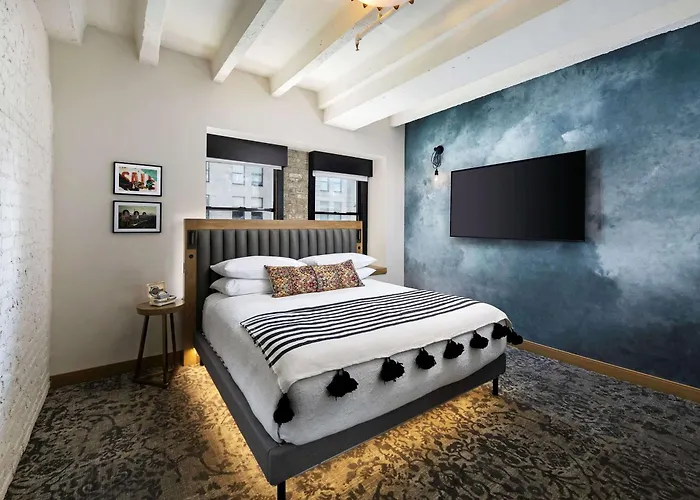 Deluxe  King Room Mobility accessible