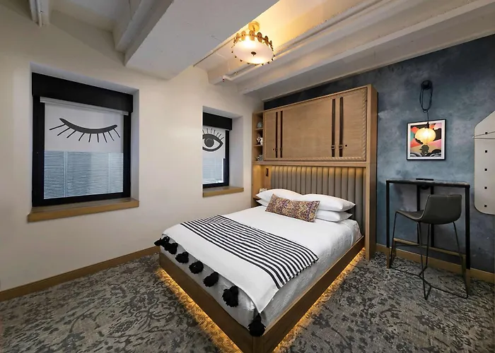 Skyline King Room